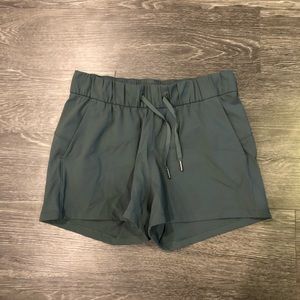 Lululemon On The Fly Short size 6 Green